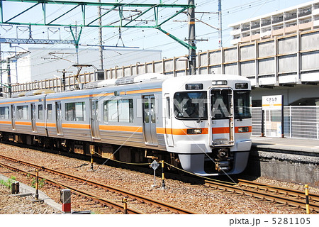 東海道本線の草薙駅に入線する３１３系上り普通列車（静岡市清水区） 5281105