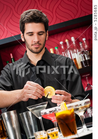 Young bartender make cocktail prepare drinks Young bartender make cocktail prepare drinks 5285685