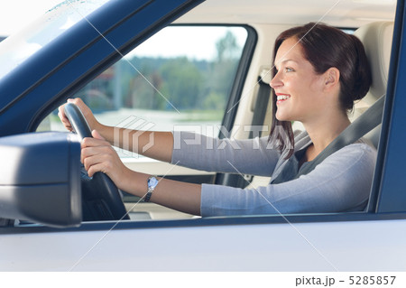Attractive businesswoman drive luxury car Attractive businesswoman drive luxury car 5285857