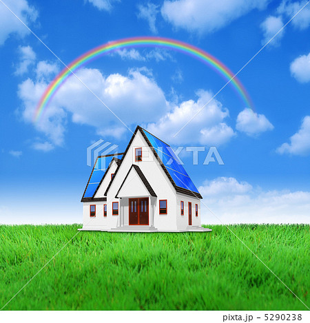 ソーラーパネル／太陽光発電の住宅 5290238