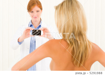 Plastic surgery female doctor shoot patient breast 5291988