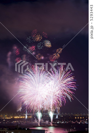 横浜港の打ち上げ花火 横浜港の打ち上げ花火 5293443