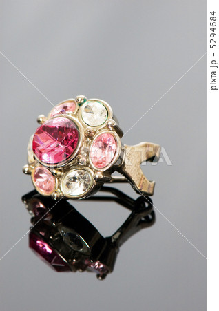Ring with flower ornament on reflective background Ring with flower ornament on reflective background 5294684