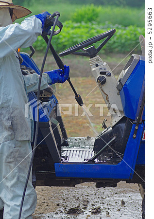 トラクターの洗浄 5295663