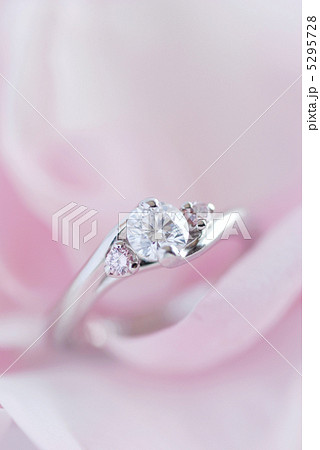 エンゲージリング 5295728