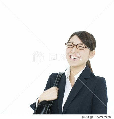 メガネをかけたスーツ姿の女性の写真素材