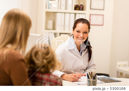 Mother and child girl visit pediatrician office Mother and child girl visit pediatrician office 5300166
