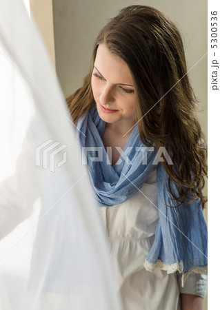 Brunette young woman looking down window 5300536