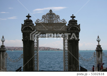 ドルマバフチェ宮殿の海門 5302638