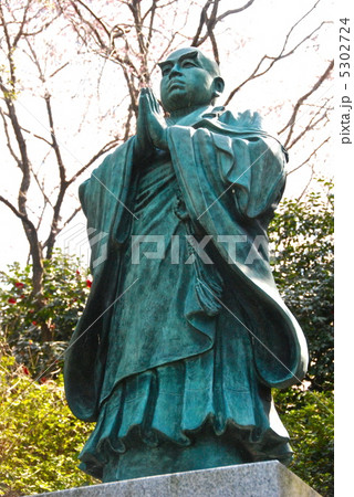 日蓮上人の銅像(豊顕寺/神奈川県横浜市神奈川区) 日蓮上人の銅像(豊顕寺/神奈川県横浜市神奈川区) 5302724