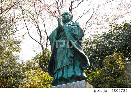 日蓮上人の銅像(豊顕寺/神奈川県横浜市神奈川区) 日蓮上人の銅像(豊顕寺/神奈川県横浜市神奈川区) 5302725