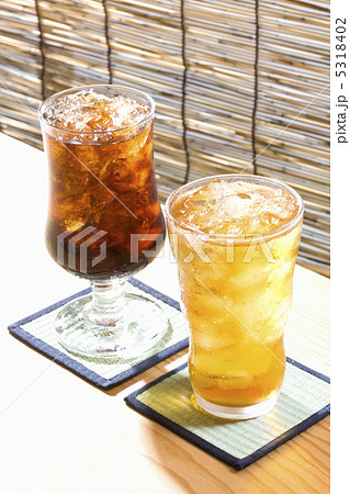 アイスティーとアイスコーヒー 5318402