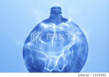 ガラスビンの反射 ガラスビンの反射 5325992