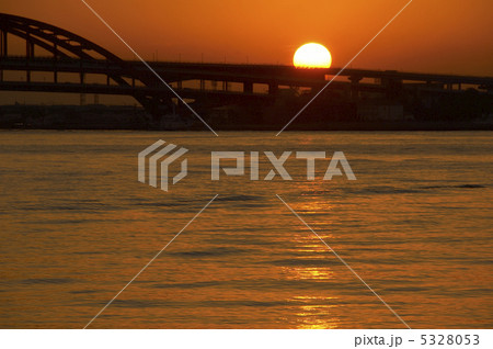 神戸の朝日 5328053