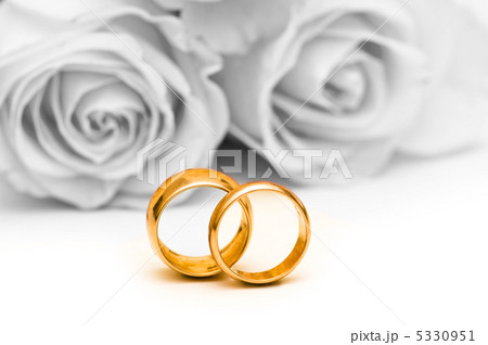 Roses and wedding ring isolated on the white 5330951