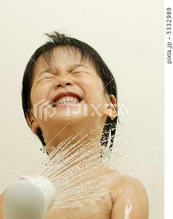 子供 シャワー 