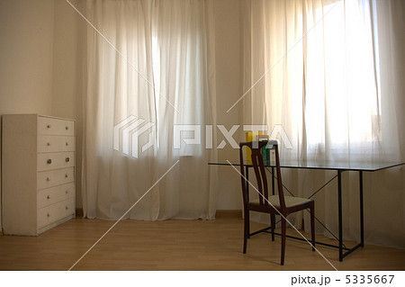 机と椅子 5335667