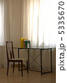 机と椅子 5335670