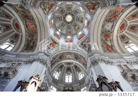ザルツブルグ大聖堂の天井 5335717