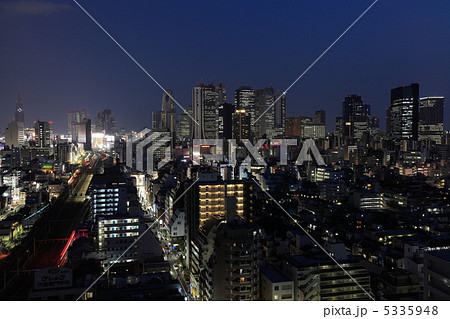 上から見た新宿高層ビル群 副都心 の夜景の写真素材