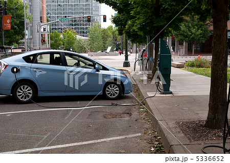 充電中　エコカー 5336652