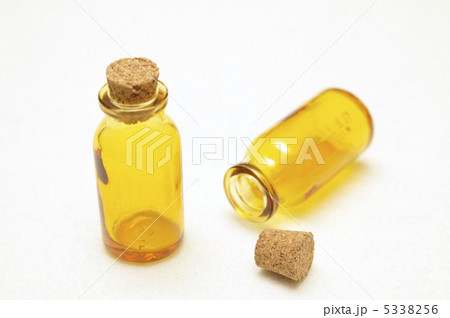黄色い小瓶 5338256