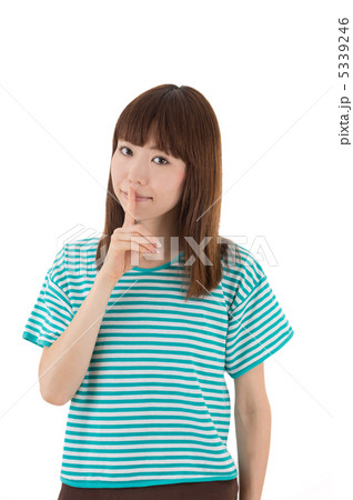 ボーダーのTシャツを着た女性 5339246