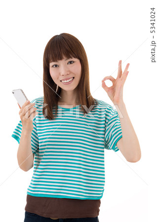 ボーダーのTシャツを着た女性 5341024