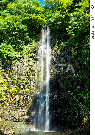 山形　酒田市　玉簾の滝 5341532