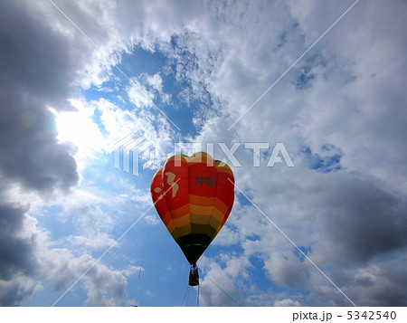 夏空に気球 夏空に気球 5342540