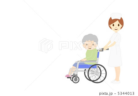 車いすのおばあちゃんと看護師 5344013