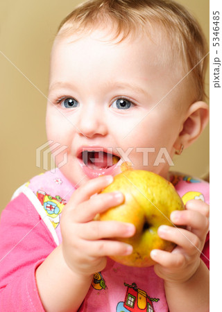 Girl eating apple 5346485
