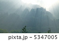 朝日籠れる山々 5347005