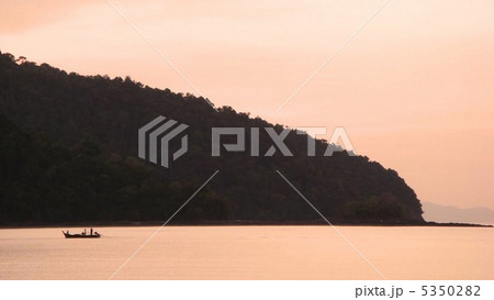 マレーシア　ランカウイ島　夕日 5350282