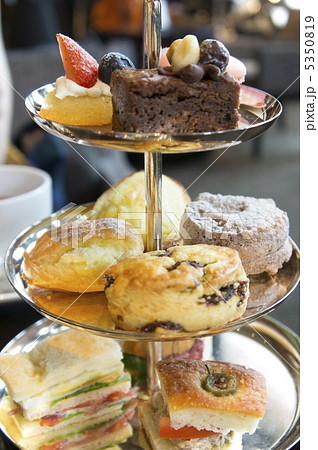 高級ホテルでのアフタヌーンティー 高級ホテルでのアフタヌーンティー 5350819