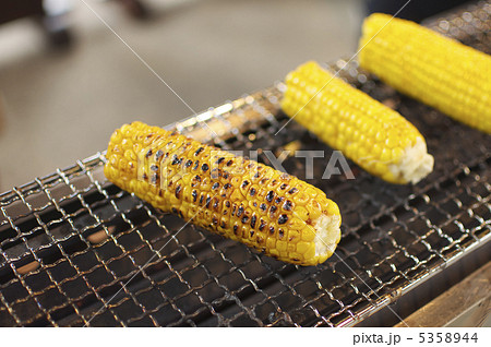 焼きとうもろこし 5358944