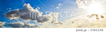 Beautiful sun rays in the sky Beautiful sun rays in the sky 5363246