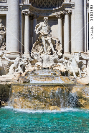 Trevi Fountain 5363398
