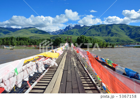 甘孜の吊り橋 5367158