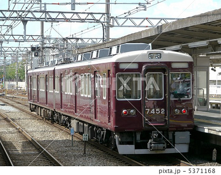 阪急　京都線　７３００系　７３０２F　増結編成　切り離し入庫 5371168