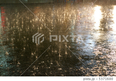 集中豪雨 5371680