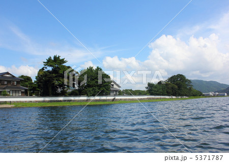 観光船から望む萩の白壁 5371787