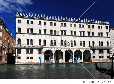 Beautiful buildings on main canal of Venice Beautiful buildings on main canal of Venice 5376237