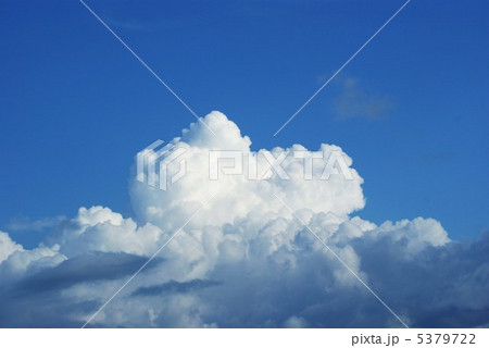 背景素材・入道雲の湧く青空・横位置 背景素材・入道雲の湧く青空・横位置 5379722