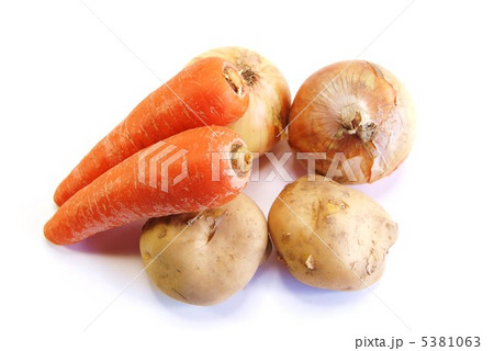 カレー用野菜3種・人参、玉葱、じゃが芋・横位置俯瞰 5381063
