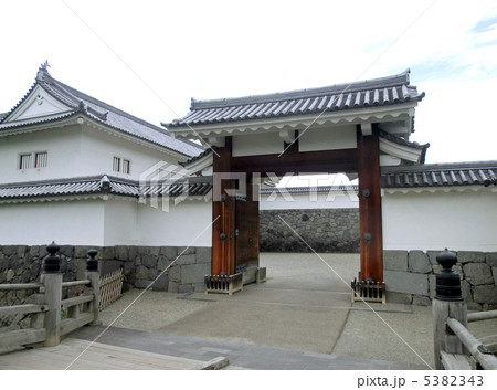 霞城（山形城）の二の丸東大手門の高麗門（外側） 5382343