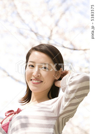 お花見をしている女性 5383575