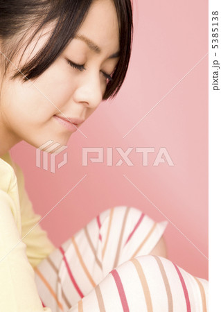 転寝している女性 5385138