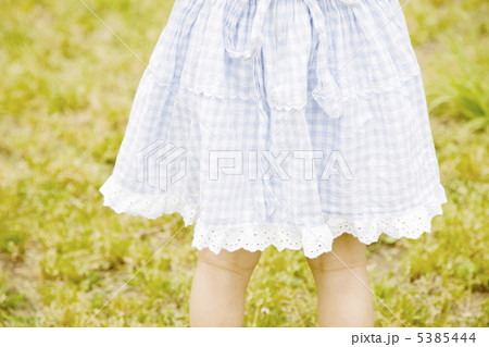女の子の後姿 5385444