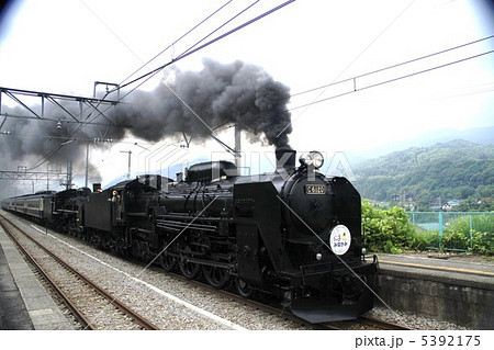 蒸気機関車重連C62とD51群馬みなかみ号の写真素材 [5392175] - PIXTA